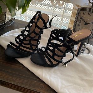 Madden girl heels size 6 1/2 black strappy 4.5 in heel gently used